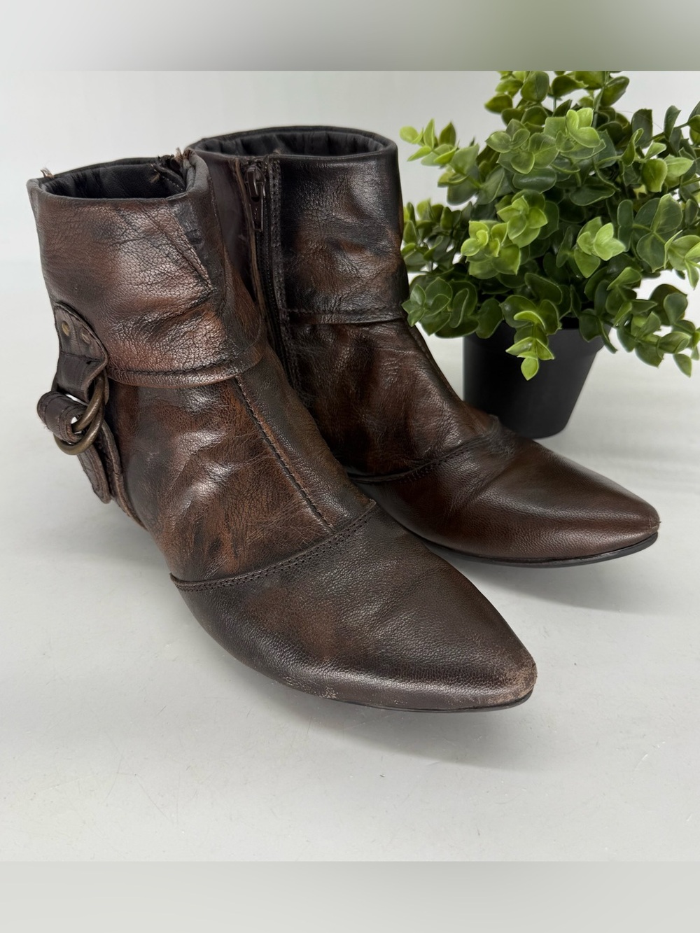 Diba Brown Leather Metal Buckle Side Ankle Boot Size 9 Pointed Toe Western Boho - Picture 4 of 15